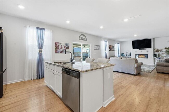 Building Photo - 196 Summit Pointe Dr