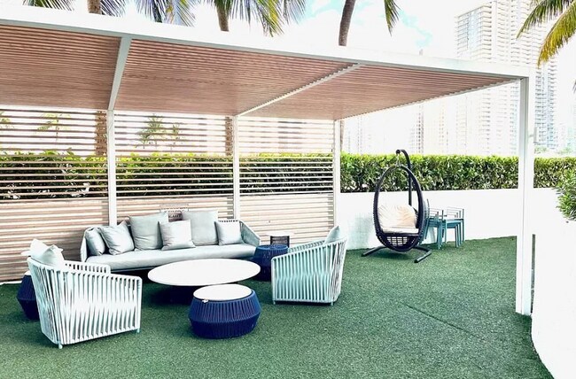 Building Photo - 90 SW 3rd St