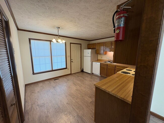 Building Photo - 5837 Maidstone Ln