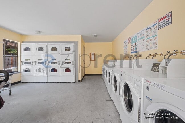 Building Photo - 1060 Oak Grove Rd