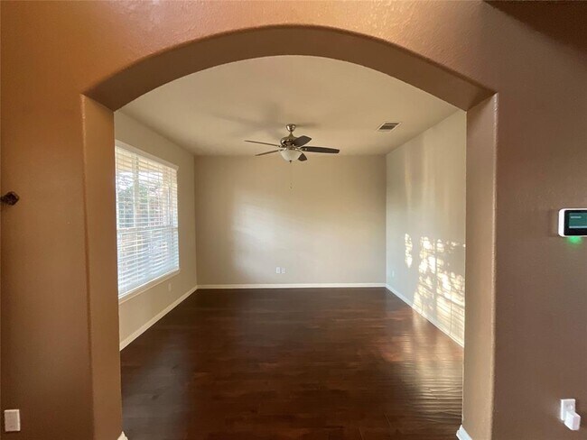 Building Photo - 4427 Meadowside Ln