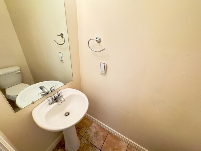 Building Photo - 1078 Cinnamon Ridge Dr