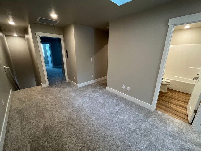 Building Photo - 3 Bed/2.5 Bath Townhome Built in 2023 in N...