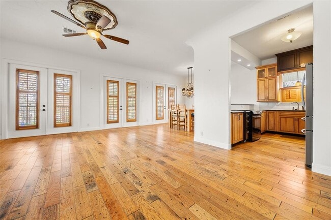 Building Photo - 322 Lake Placid Dr