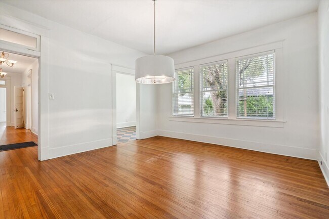 Building Photo - HISTORIC COTTAGE IN THE HEART OF MIDTOWN