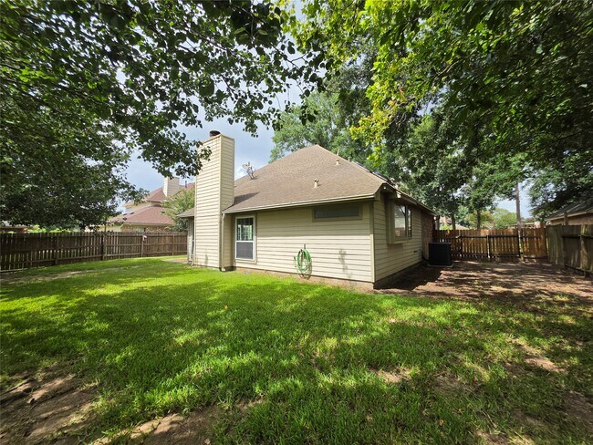 Building Photo - 19507 Oak Station Dr