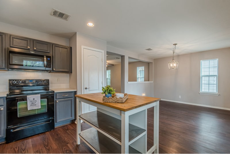 Building Photo - 403 McGarity