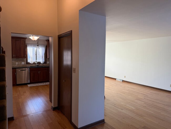 Building Photo - 13831 S Mallard Dr