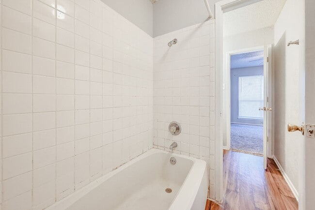 Building Photo - 614 Lillard Rd