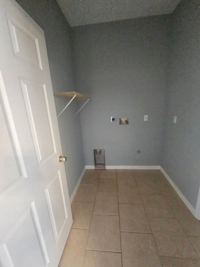 Building Photo - 22 Donlon Dr