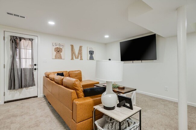 Building Photo - 514 Longview Dr