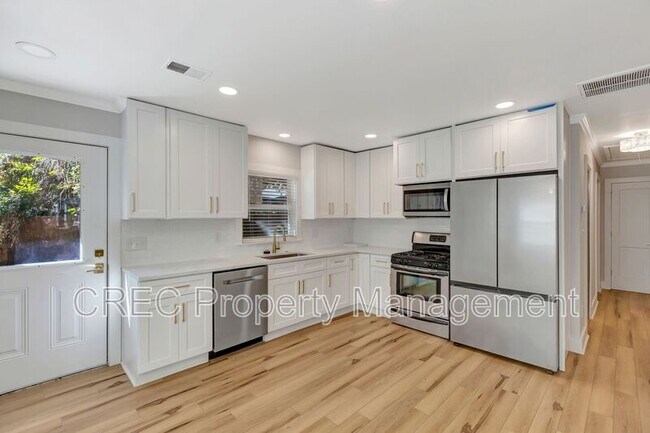 Building Photo - 1757 Skinner Ave