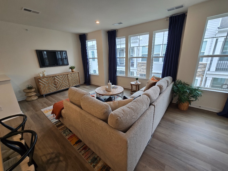 Building Photo - 3925 Maze Runner Dr