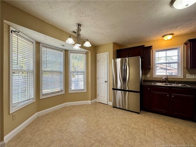 Building Photo - 5616 Duncan St