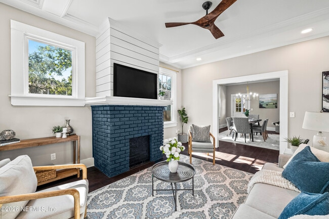 Building Photo - 2843 Oak St