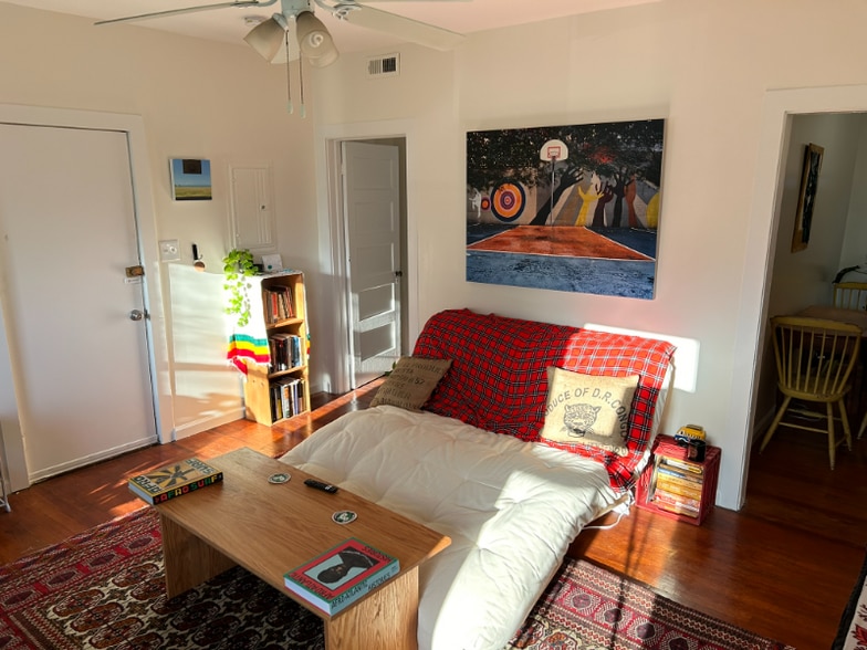 Building Photo - 3005 Huntingdon Ave