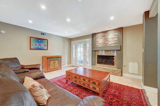 Building Photo - Charming 4 bedroom 3 bath fully furnished pool home in the heart of spring valley!