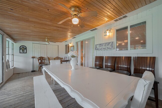 Building Photo - 2316 Green Meadows Dr