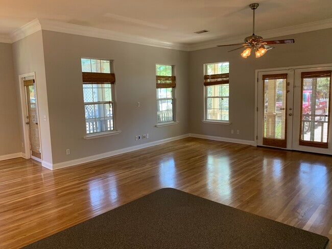 Building Photo - 4565 Woodwind Dr