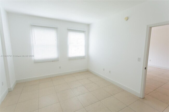 Building Photo - 20 Calabria Ave