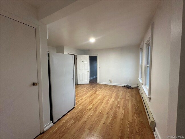 Building Photo - 17 Church St