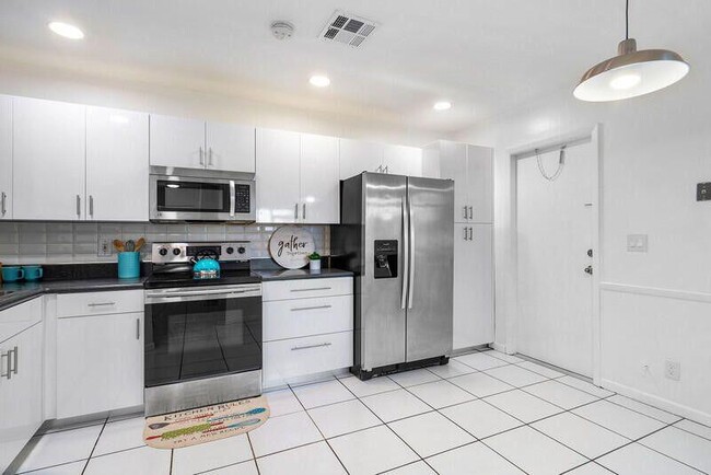 Building Photo - 10489 Mateo Ct