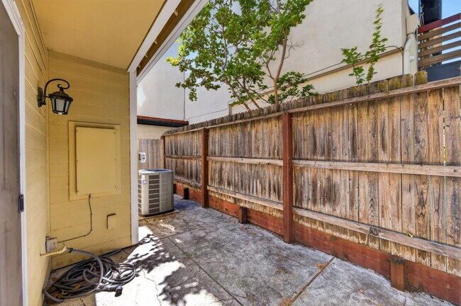 Building Photo - Charming 3-Bed Home in Sacramento with 2.5 Baths