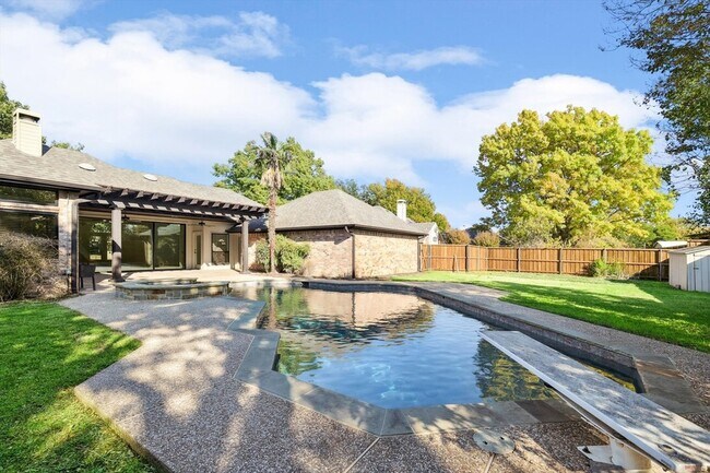 Building Photo - 6814 Hyacinth Ln