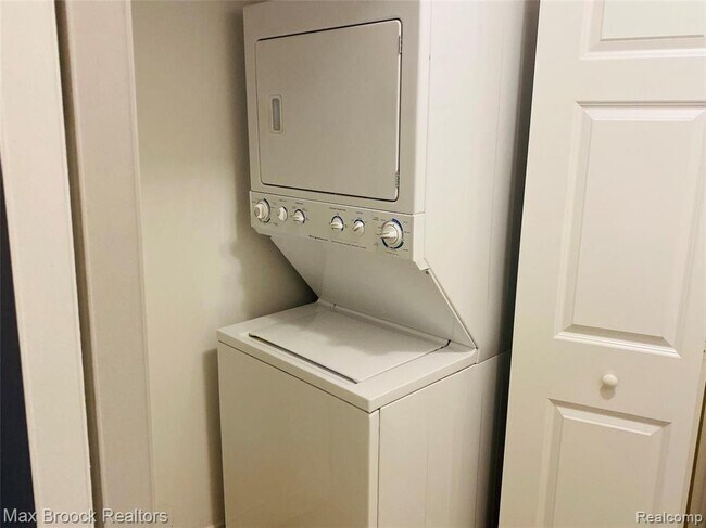 Building Photo - 1115 N Old Woodward Ave