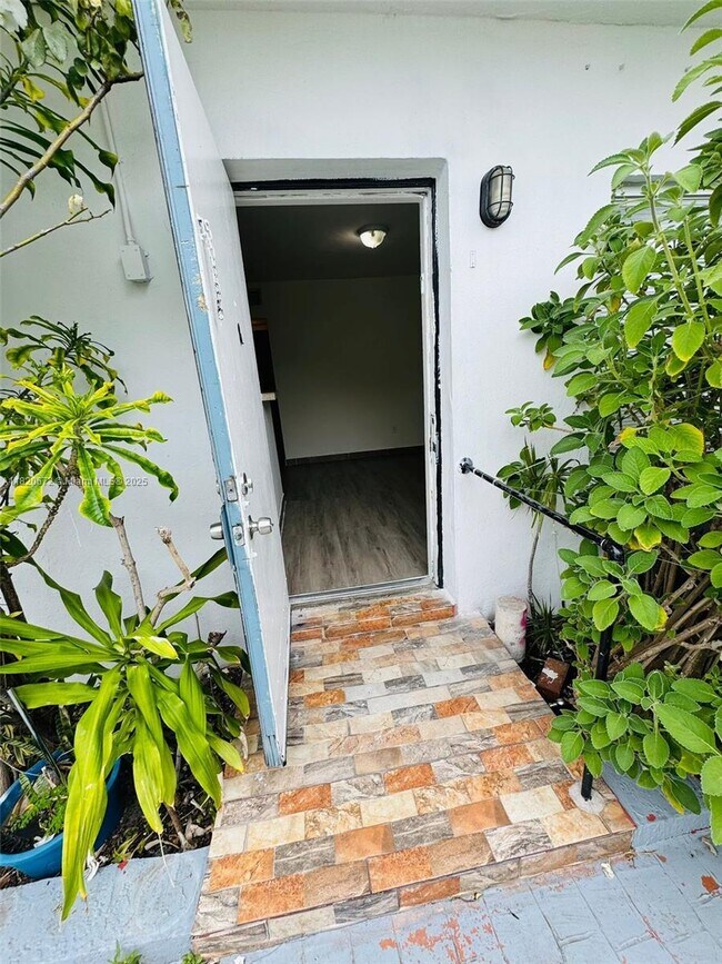 Primary Photo - 2900 W Flagler St