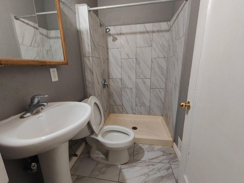 Building Photo - 2816 Adams Ave