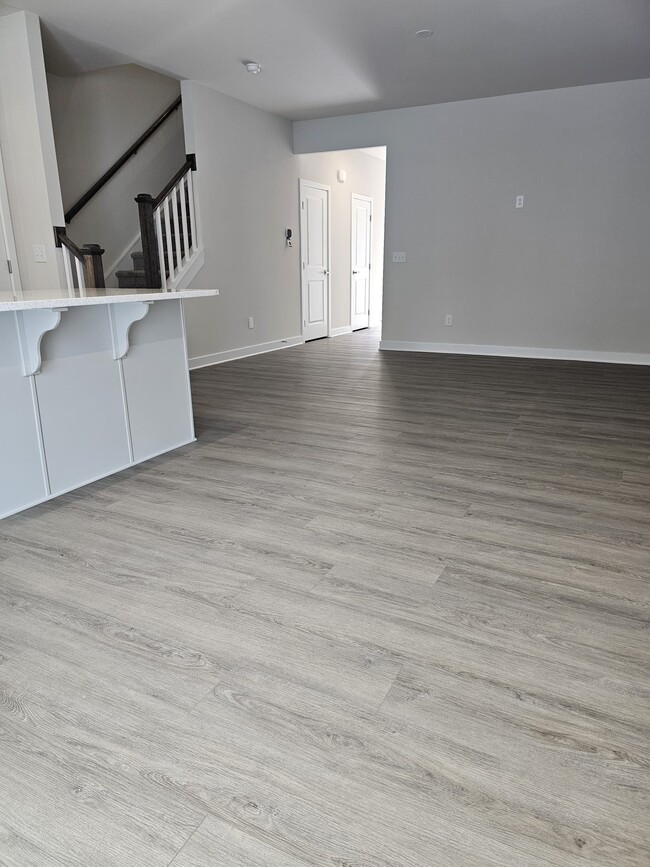 Building Photo - 209 Lograto Ln