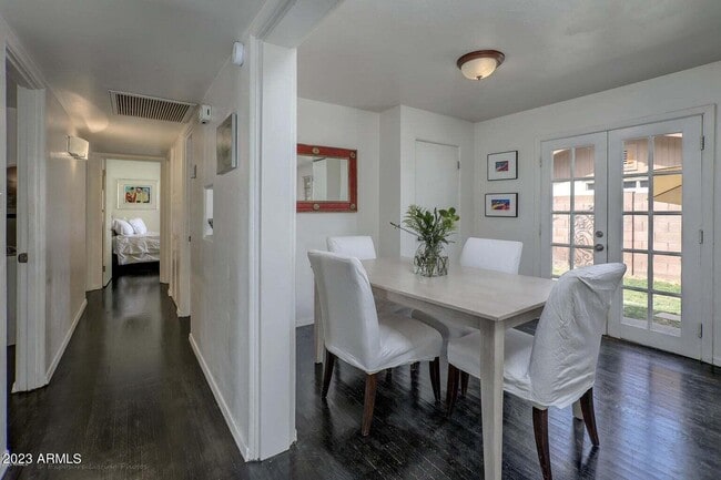 Building Photo - 1428 S Oakley Pl
