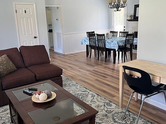 Building Photo - 233 Jeb Stuart Dr