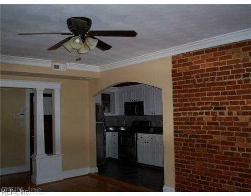 Building Photo - 1506 Colonial Ave