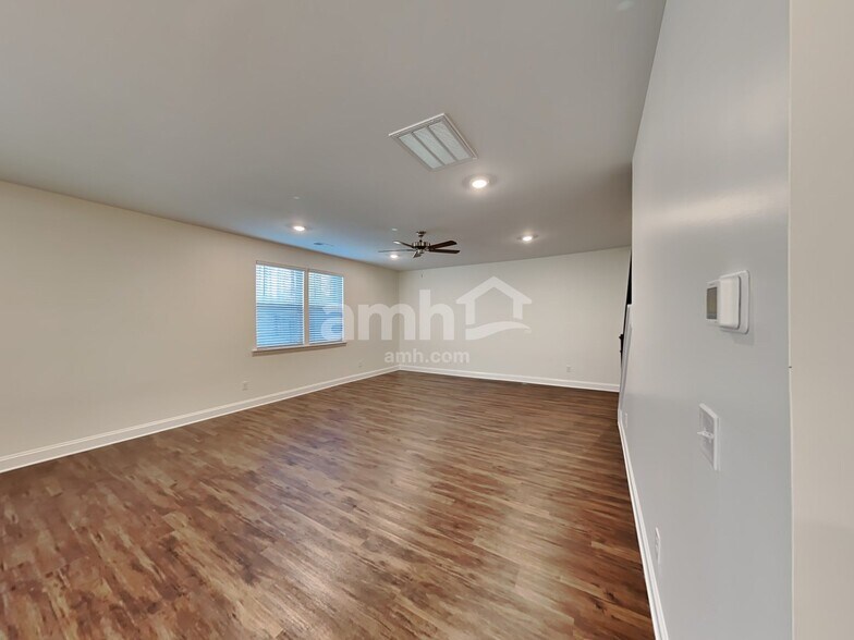 Building Photo - 618 Rivermist Dr