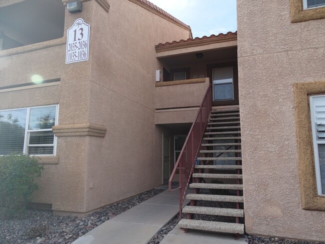 Building Photo - Well Cared For 1 Bed, 1 Bath 2nd Floor West Side Condo