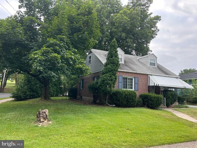 Building Photo - 955 Terrace Ln