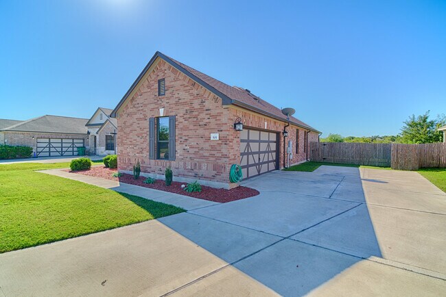 Building Photo - Cozy 3BR/2BA Home with Covered Deck & Fenc...