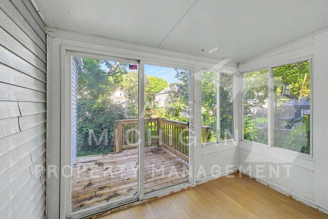 Building Photo - 815 Davis Ave NW