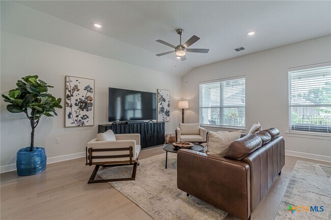 Building Photo - 1435 Dancing Oak Ln