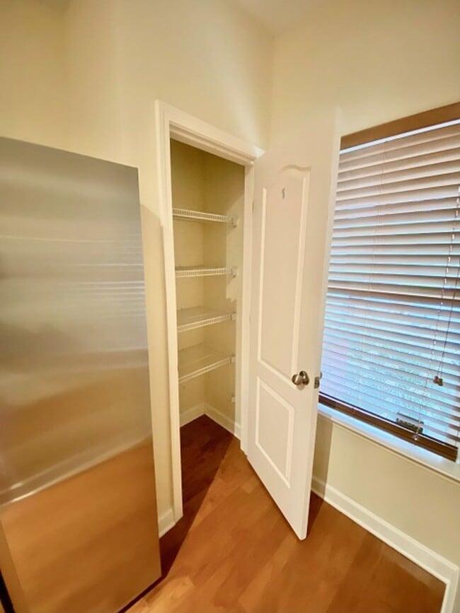Building Photo - Modern 2BR/2BA Home Near BNA – Open Concep...