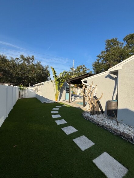 Building Photo - 757 52nd Ave N