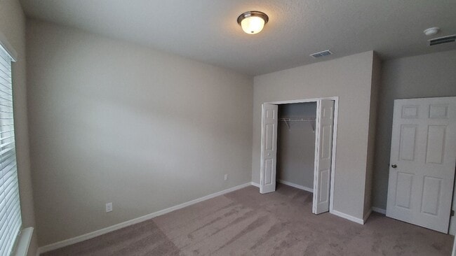 Building Photo - Lovely 4 bedroom townhome in Venetian Bay