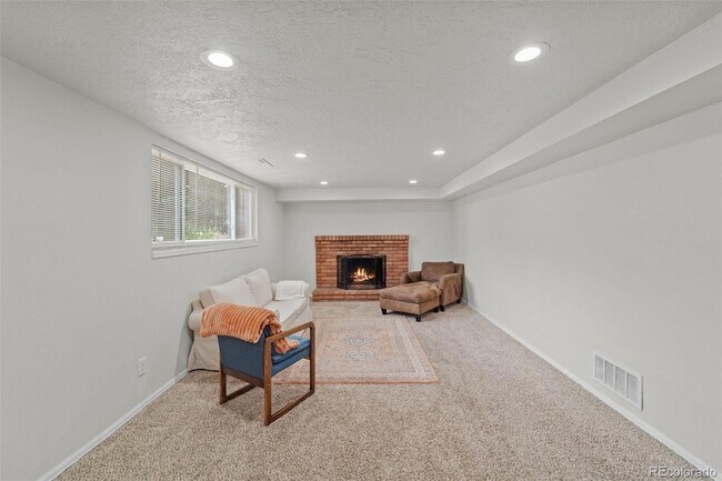 Building Photo - 2352 N Circle Dr