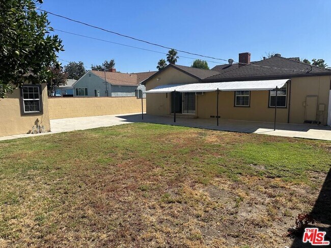 Building Photo - 6225 Teesdale Ave