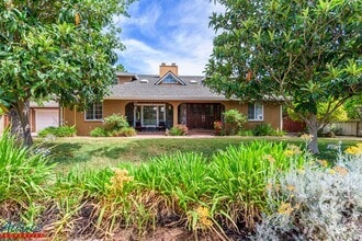 Building Photo - Stunning Home | Desirable Neighborhood | D...
