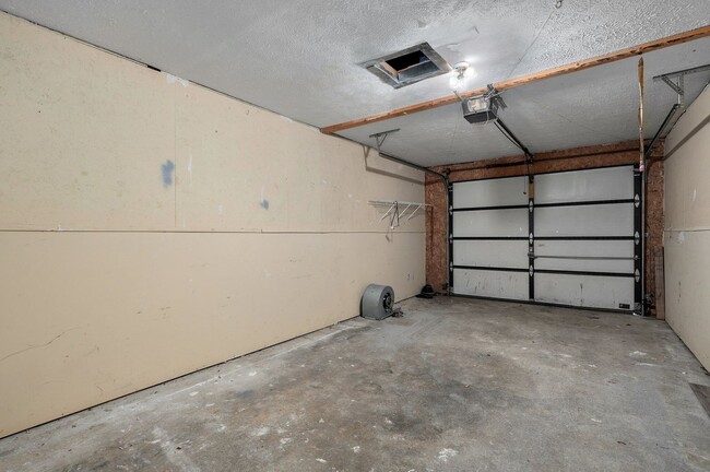 Building Photo - Updated 2 Bedroom Duplex in Republic, MO!