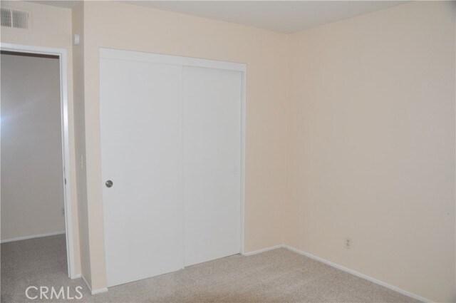 Building Photo - 206 Goldenrod Dr