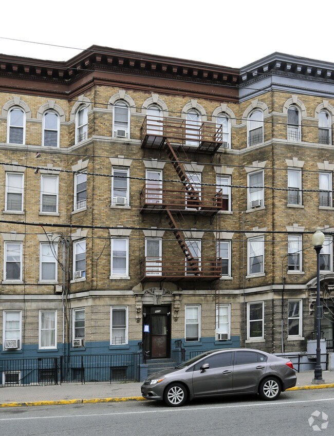 Primary Photo - 4508 Park Ave